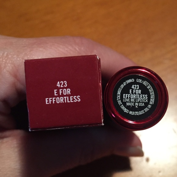 MAC Love Me Lipstick E For Effortless - Picture 8 of 16